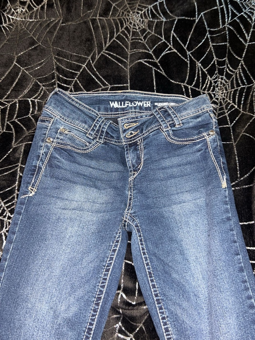 Wallflower Women's Dark Blue Skinny Jeans with Contrast Stitching